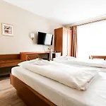Hotel Blutenburg 3*