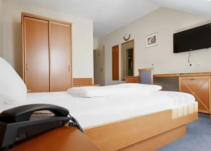 Blutenburg Hotel 3*