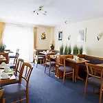 Hotell Blutenburg 3*