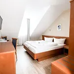 Blutenburg Hotel 3*