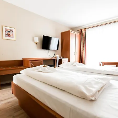 Hotel Blutenburg 3*