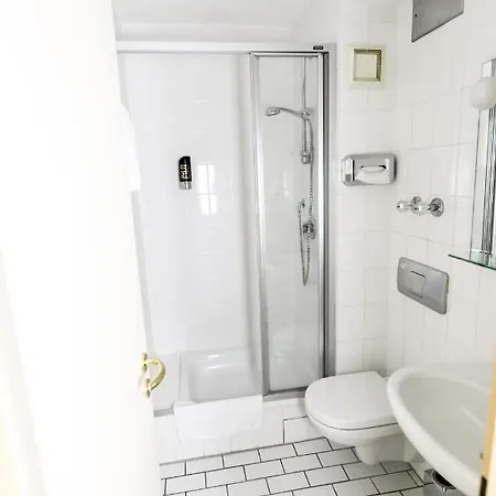 Hotel Blutenburg 3*