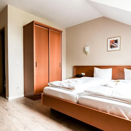 Hotel Blutenburg 3*
