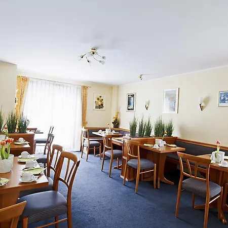 Hotel Blutenburg 3*