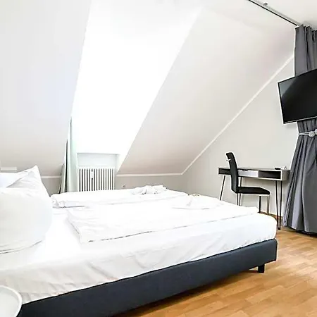 Hotel Blutenburg 3*