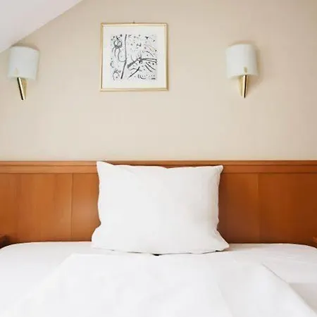 Blutenburg Hotel 3*