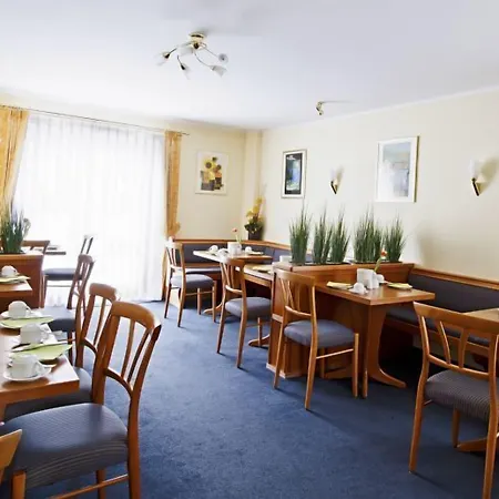 מלון Blutenburg 3*