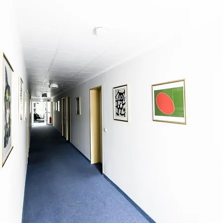 Hotell Blutenburg 3*